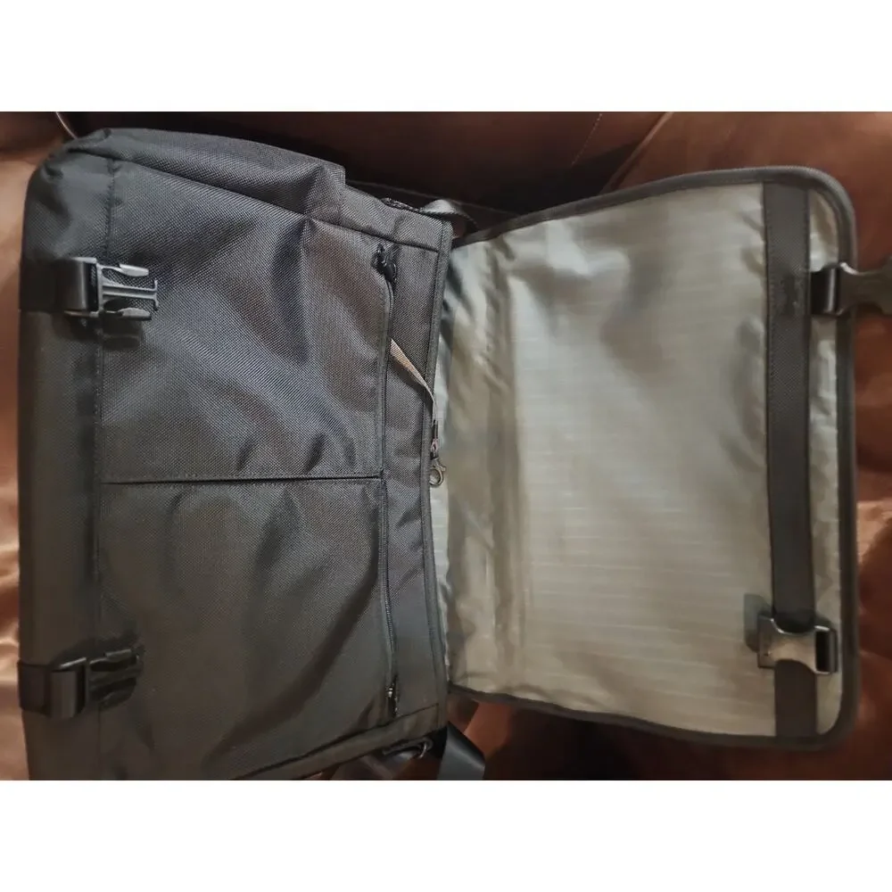 Tumi Black 15